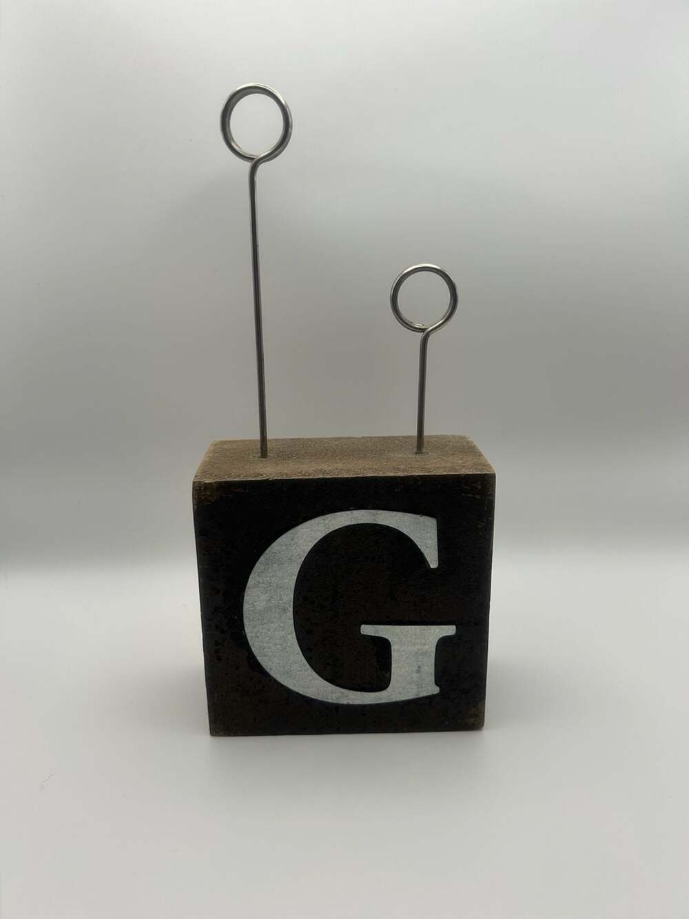 Sixtrees 4x4 Letter G Decorative Photo/Card Clip Holder